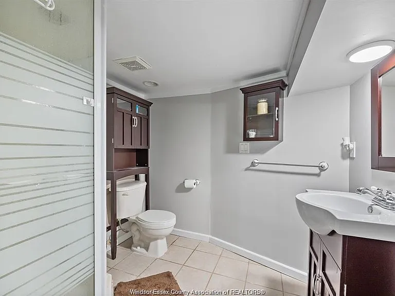 1640 Hall Ave #LOWER — Photo 5