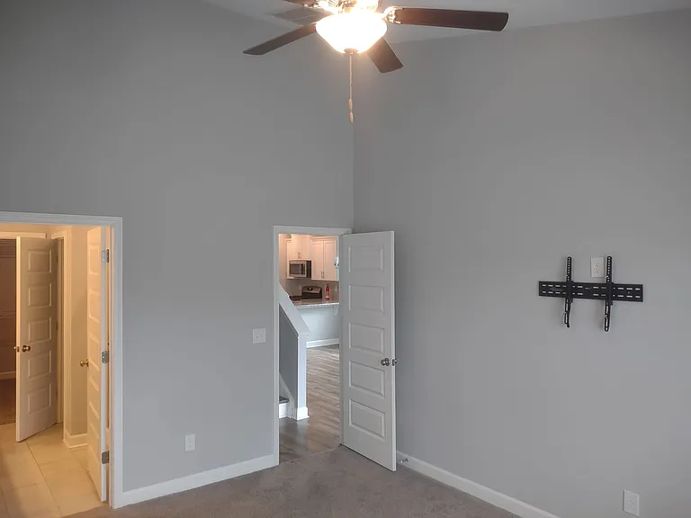 1031 Ashcroft Cir — Photo 31
