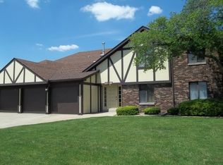 13 Crystal Ct, Pontiac, IL 61764