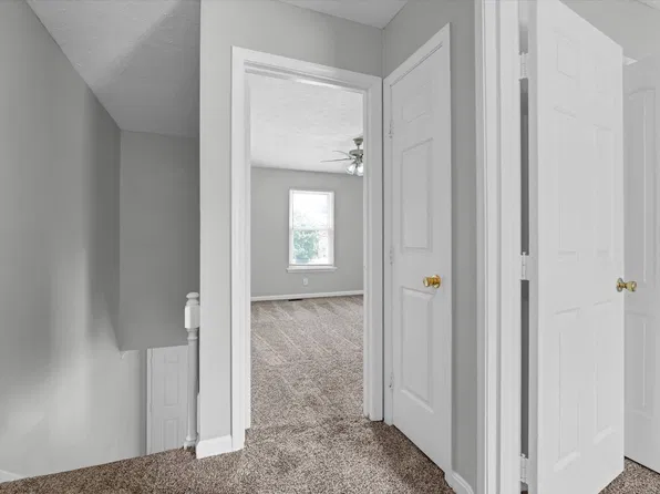 Orchard Manor Townhomes, 3100 Orchard Manor Cir, Louisville, KY 40220