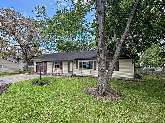 3rd image of 306 Willow Ln