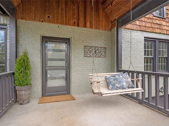 3rd image of 143 Parkside Cir