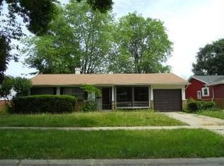 15 Wildwood Rd, Elk Grove Village, IL 60007