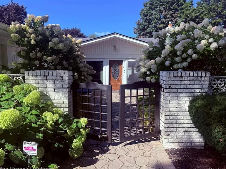 4784 S Valleyview Rd — Photo 1
