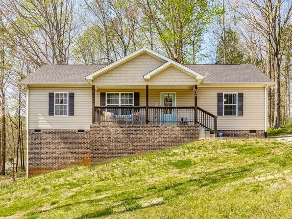 1007 Smiley Troutt Rd, Bethpage, TN 37022