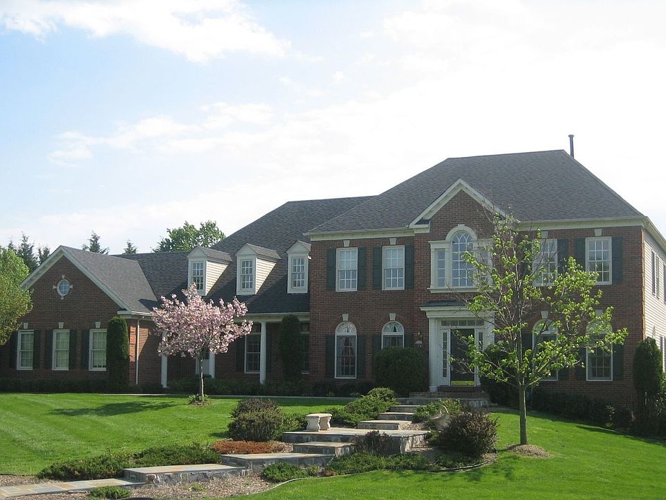 Estate Home on 10  acres