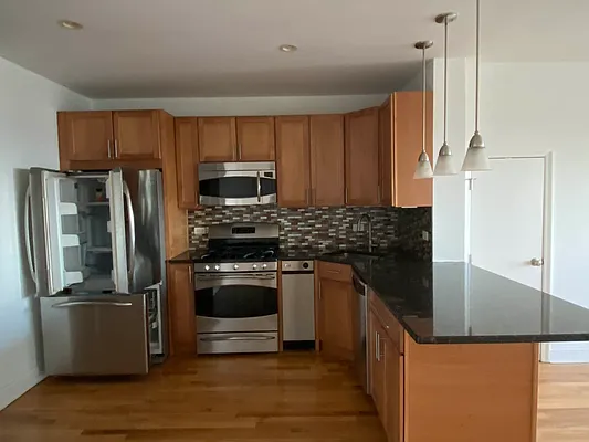 Sold by Robin Shapiro, LREB | media 4