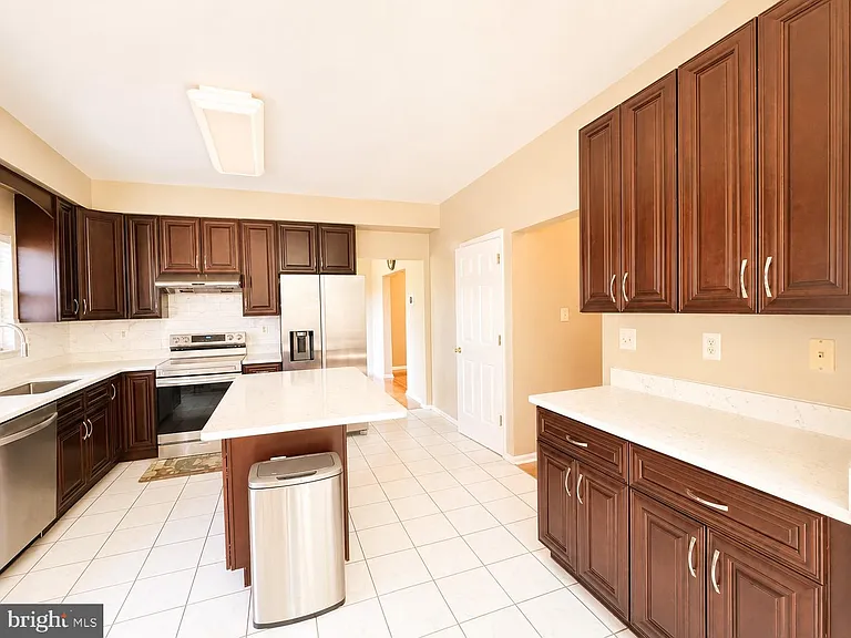 4037 Runnymead Dr — Photo 12