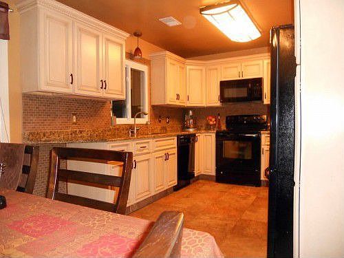 WOW.. Eat-in kitchen upgraded completely