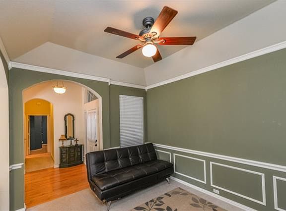 5th image of 1809 Parkwood Dr