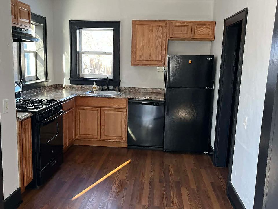 1st image of 21 Pleasant St