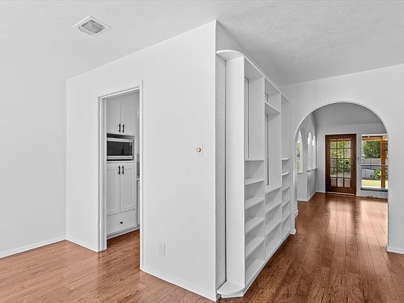 4th image of 9901 Dickens Dr