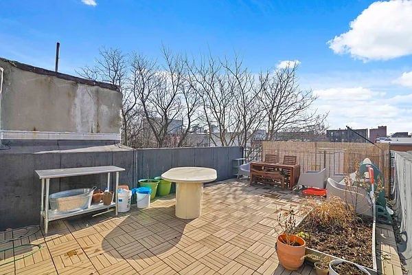 Rented by Daniel Gale Sotheby's International Realty | media 24