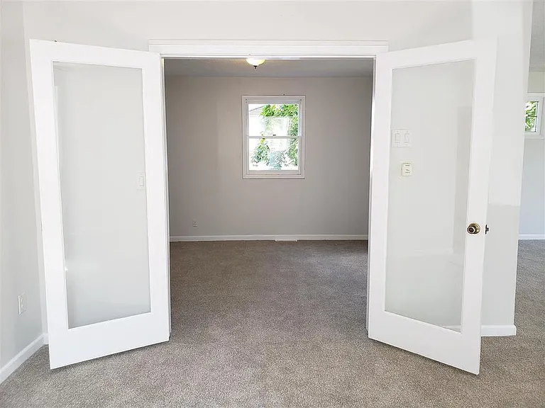 1217 E Indiana Ave — Photo 13