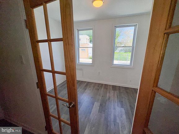 5th image of 2050 Reed St