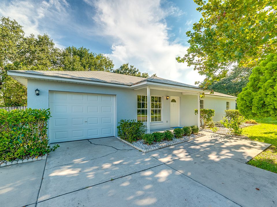 1st image of 909 Lacey Oaks Ct