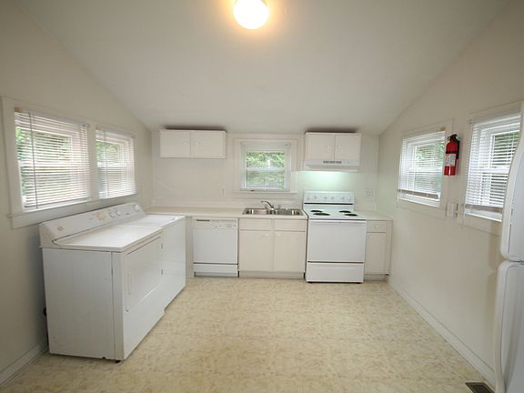 4th image of 1400 W Chapel Hill St #B