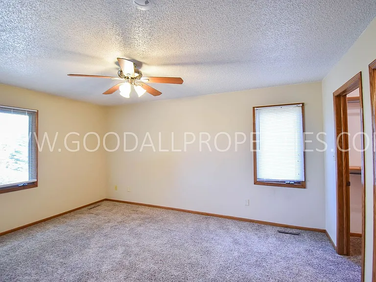 1104 Prairie View Dr — Photo 17