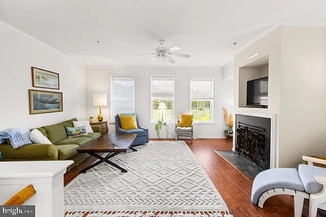 3 bed, 2.5 bath, 1542 sqft, $2,600 — Photo 2
