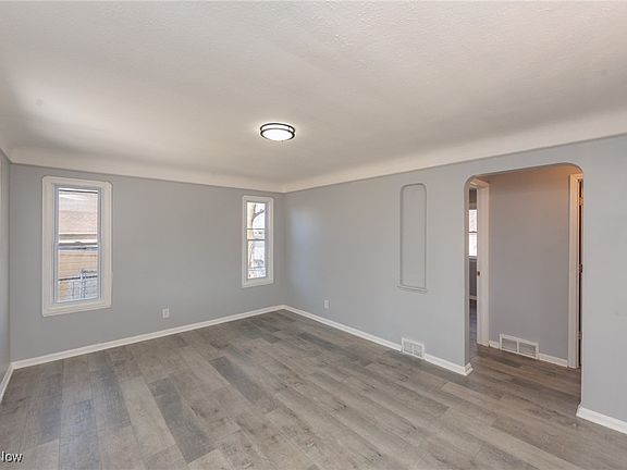 5th image of 13222 Courtland Ave