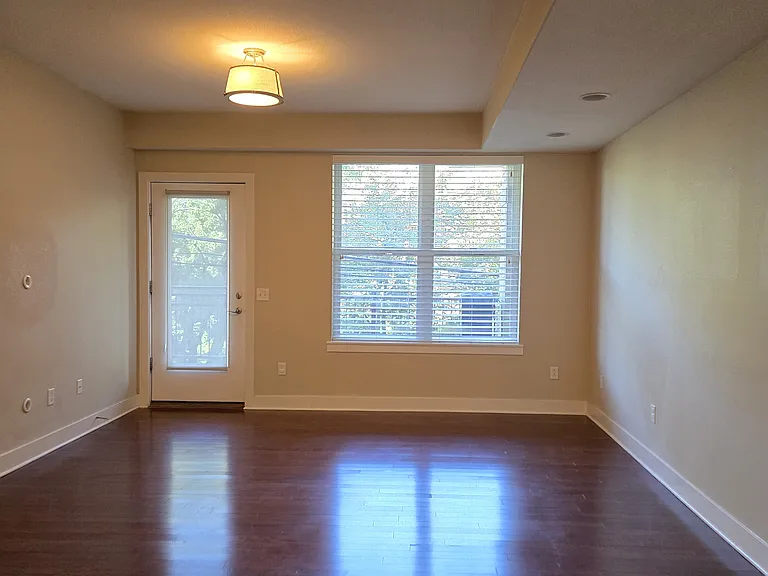 Spacious livingroom!