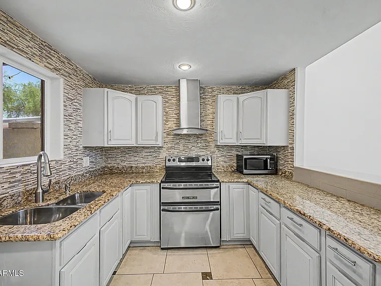 2225 E Catalina Dr — Photo 9
