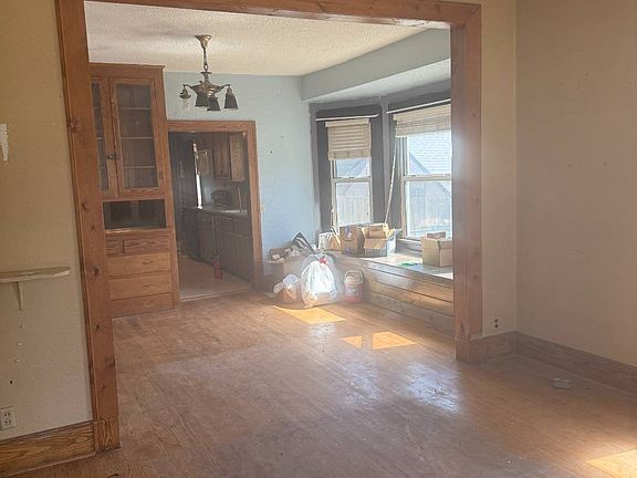 4th image of 335 W 7th St
