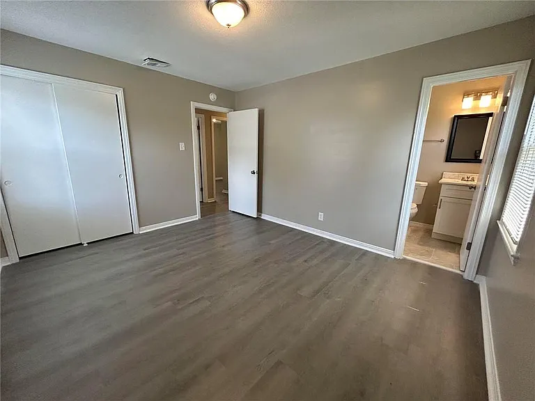 506 Seville Dr — Photo 25