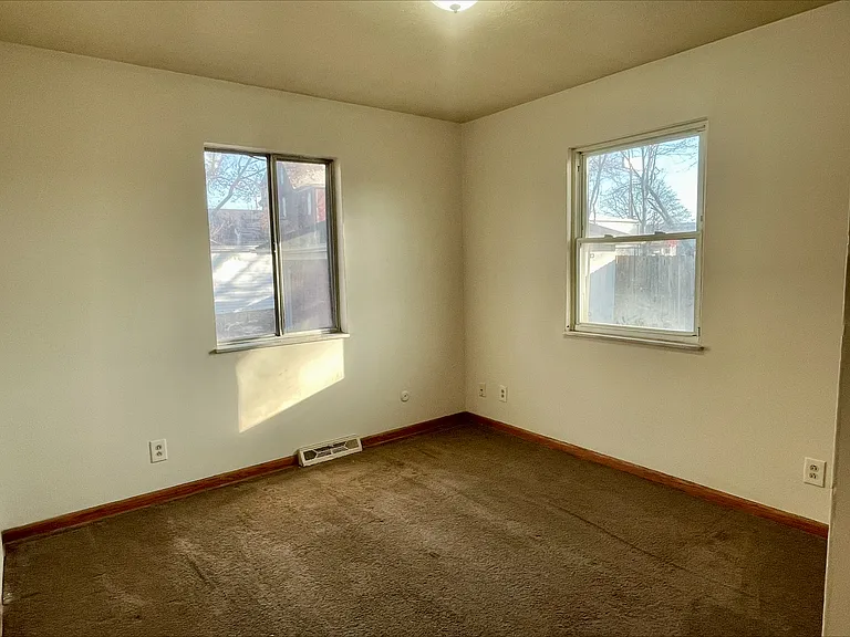 1414 Geneva Ave — Photo 5