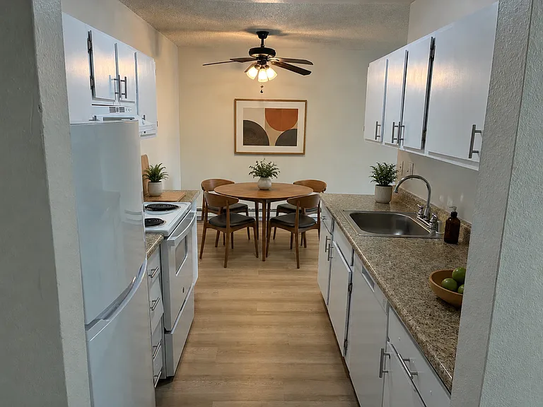 15015 Shoreline Apartments — Photo 22
