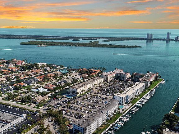 2nd image of 109 Paradise Harbour Boulevard #305