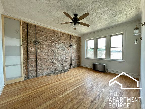 2nd image of 2842 N Whipple St Unit 1A