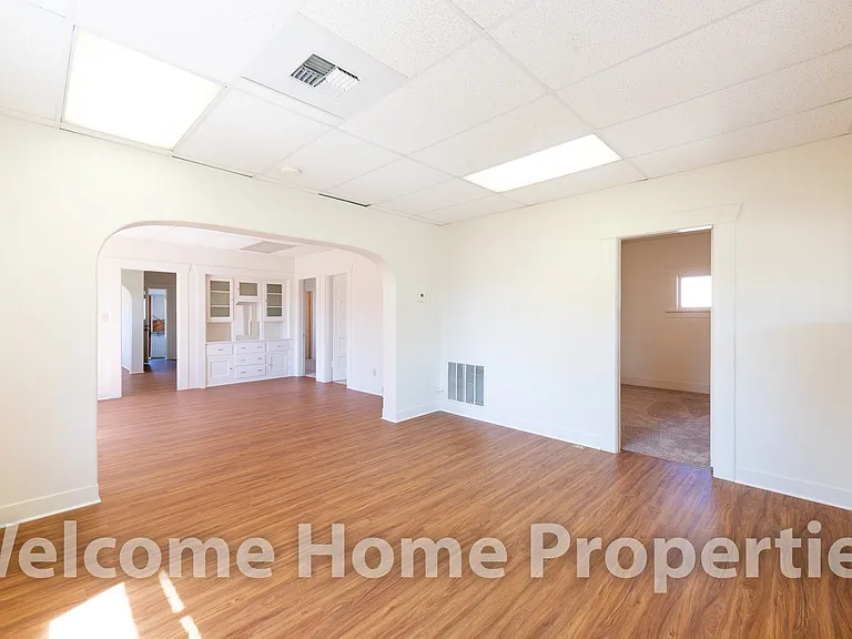 512 S College Ave — Photo 5