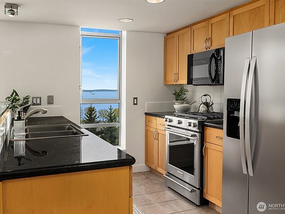 4th image of 2929 1st Avenue #308