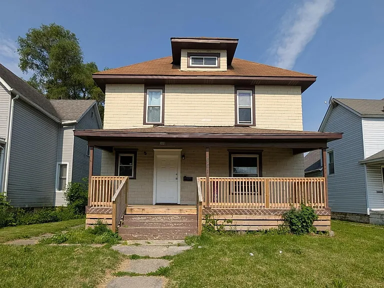 661 N Indiana Ave — Photo 1