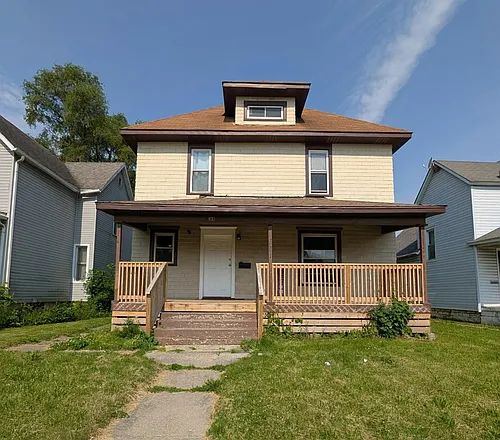 661 N Indiana Ave Photo 1