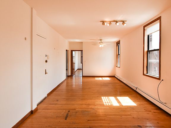 5th image of 162 Bedford Ave #3L