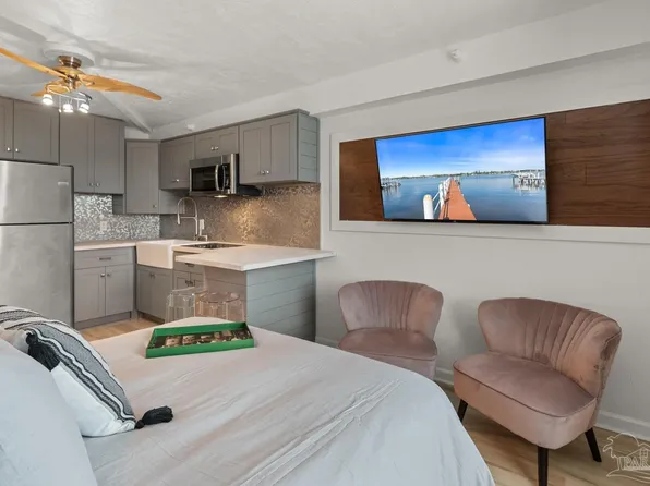 224 E Garden St APT 340, Pensacola, FL 32502