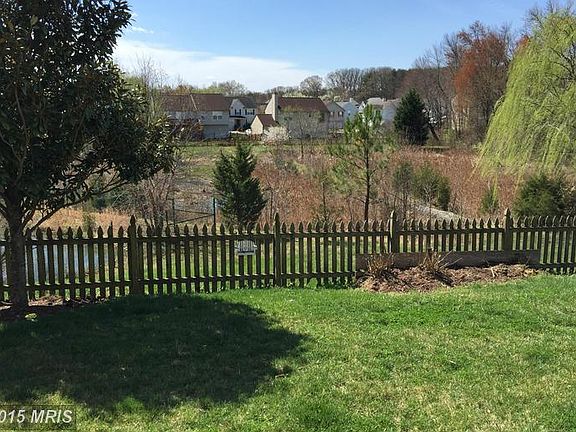 5th image of 10 Indian Wood Ln