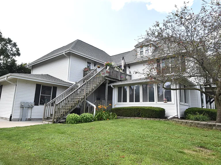W330N4339 Lakeland Dr #A — Photo 4
