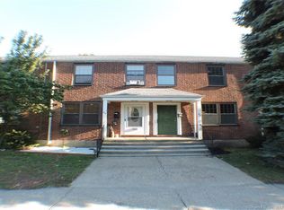 40 Mencel Cir, Bridgeport, CT 06610