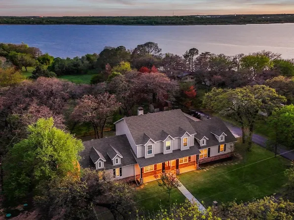 6749 Lakeview Ln, Lewisville, TX 75022