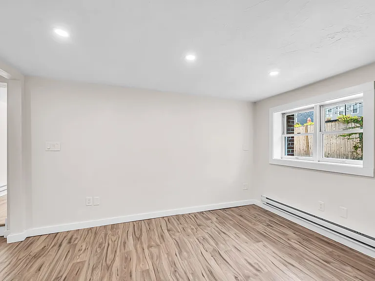 465 E 8th St #1 — Photo 31