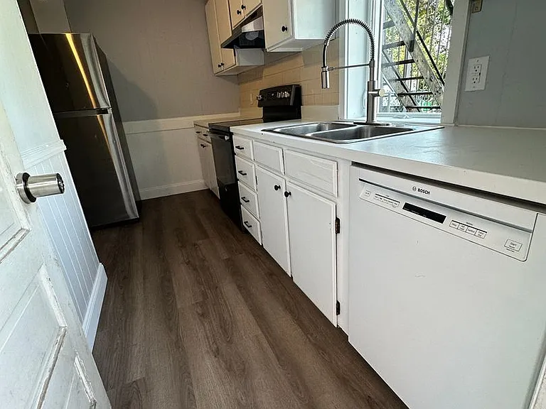 565 W Market St — Photo 52
