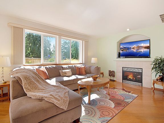 2nd image of 1504 151st St SW