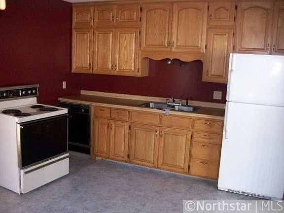 2nd image of 1623 Gervais Ave E