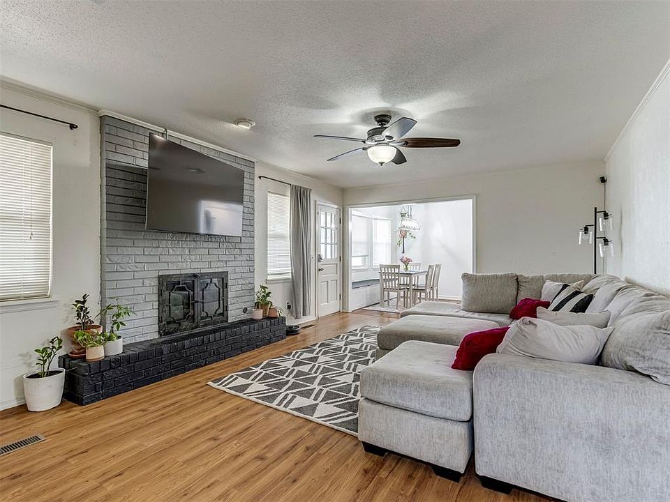 1st image of 1610 SW 70th St
