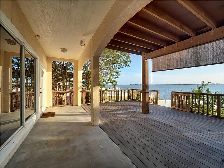 1343 Bayview Dr — Photo 34