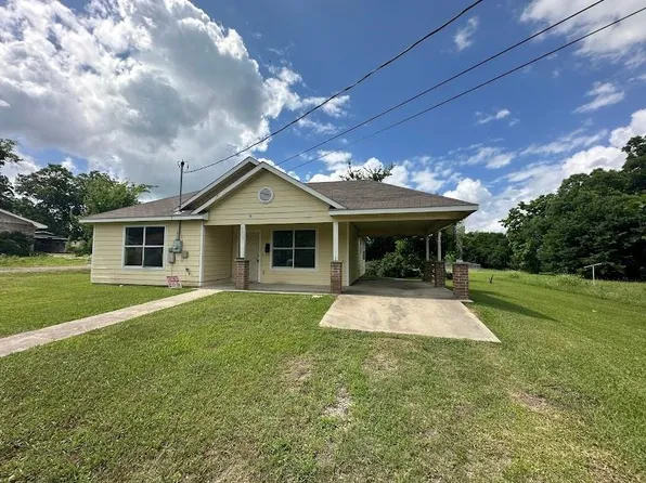 1009 W Houston St, Clarksville, TX 75426