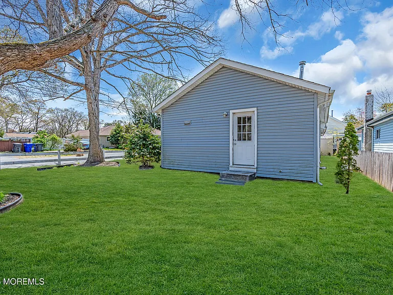 351 Hulse Ave — Photo 16